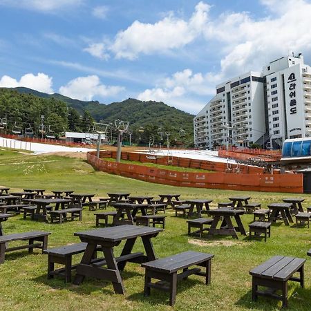 Отель Bears Town Пхочхон Экстерьер фото